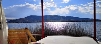 Uros Qhota Uta Lodge