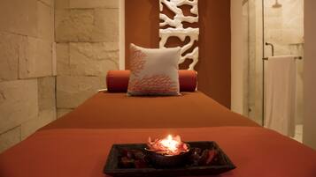 Salas de tratamiento para parejas, una bañera de hidromasaje