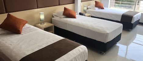 Habitació familiar | Wifi gratuïta i roba de llit