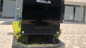 A sign for 'HOTELES CSI Medellín' with a modern design and a clear view of the building's entrance. - Hotel CSI Medellín (Medellín)