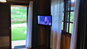 Rumah Eksklusif, 2 kamar tidur | Ruang keluarga | TV