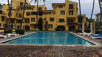 Family Apartment, 2 Bedrooms | 3 bedrooms, free WiFi, bed sheets