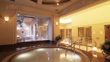 Indoor spa tub