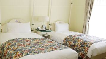 Standard Twin Room, Smoking | In-room safe, free WiFi