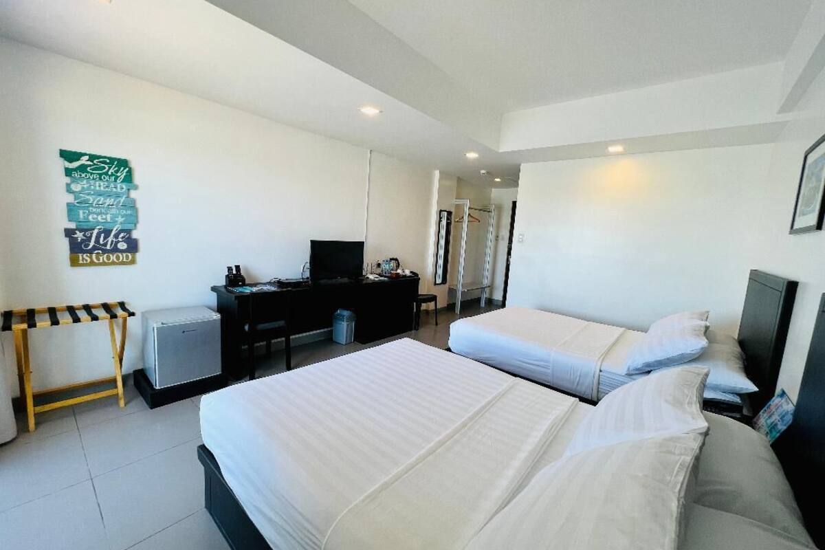 quadruple room, sea view | desk, iron/ironing board, bed sheets