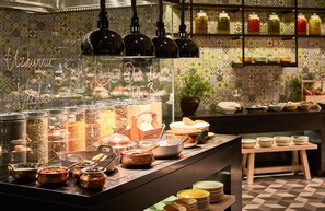 Bữa sáng buffet hàng ngày (78 MYR/mỗi người)