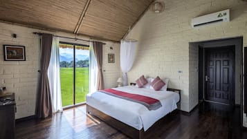 Bungalow ejecutivo | Minibar, caja fuerte, escritorio y camas supletorias