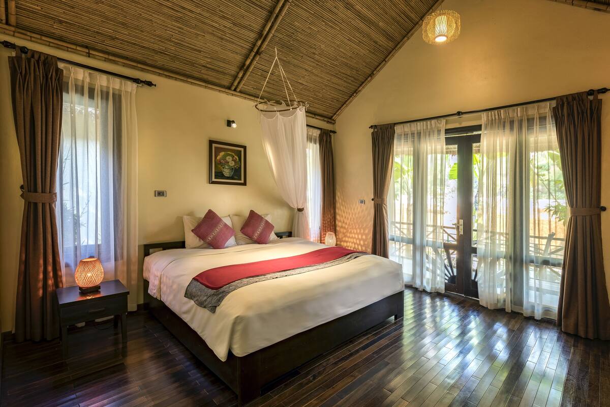 deluxe bungalow | minibar, in-room safe, desk, rollaway beds