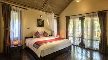 Deluxe Bungalow | Minibar, in-room safe, desk, soundproofing