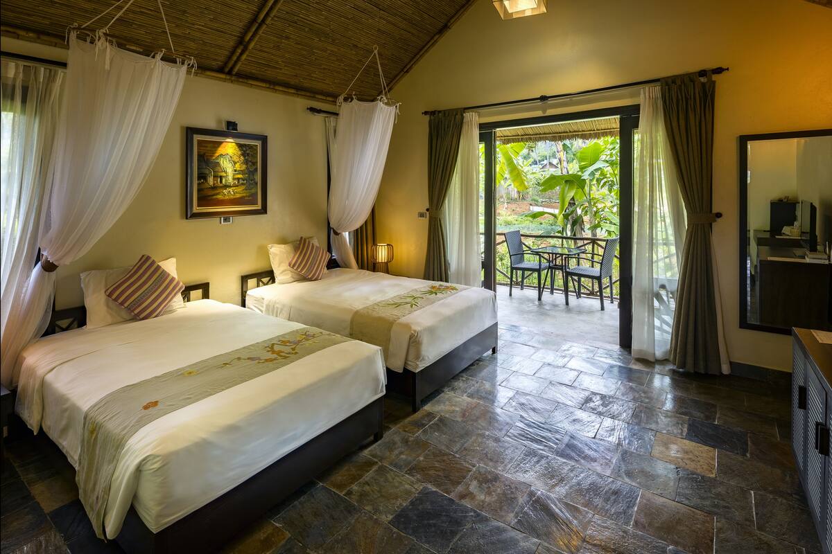 deluxe bungalow | minibar, in-room safe, desk, rollaway beds