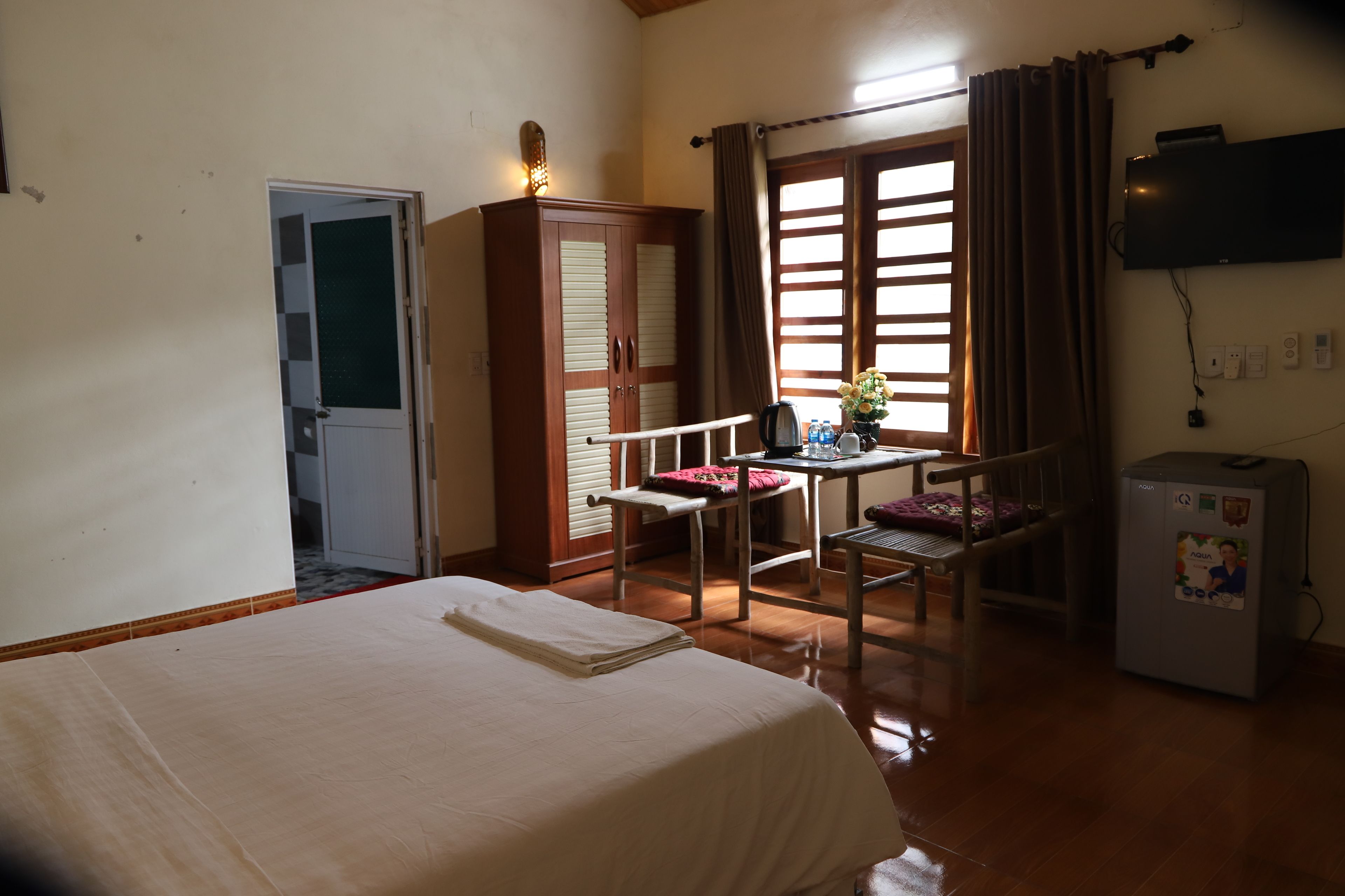 deluxe double room, garden view | minibar, in-room safe, desk, soundproofing