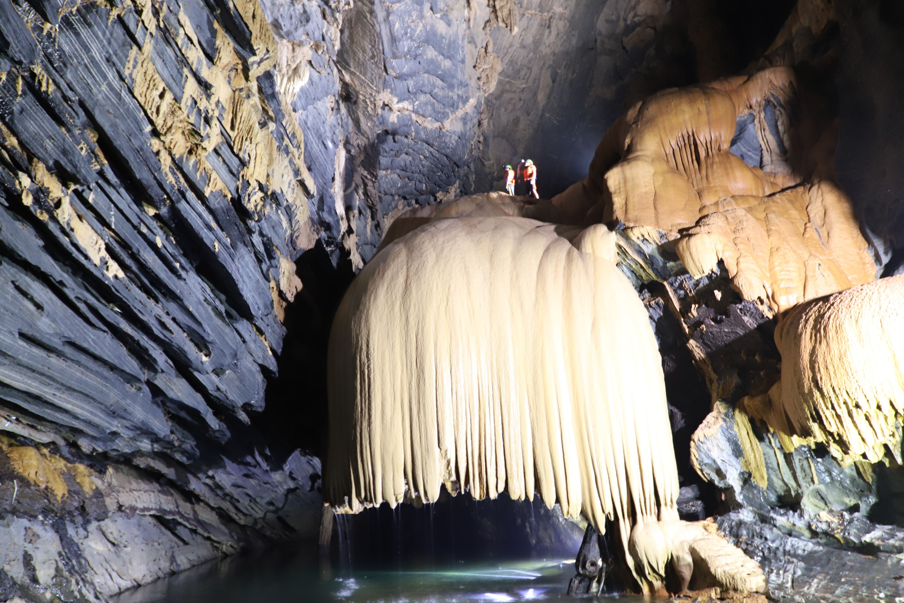 potholing/cave exploring