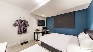 Standard Double Room | Individually decorated, individually furnished, free WiFi