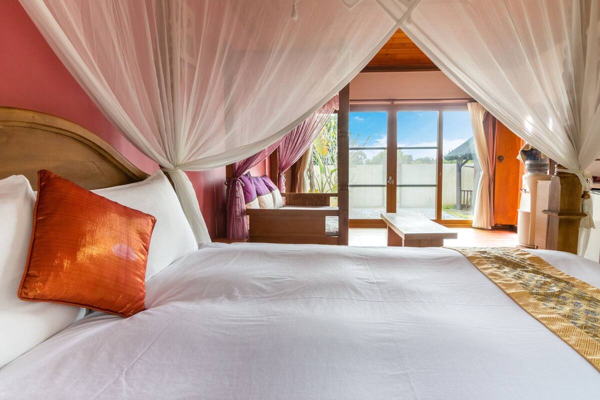 Villa, Bathtub, Mountain View | Desk, WiFi (free), bed sheets