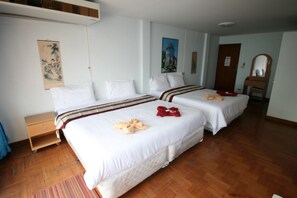 In-room safe, rollaway beds, free WiFi - Beachfront Hotel Cha am (Cha-am)