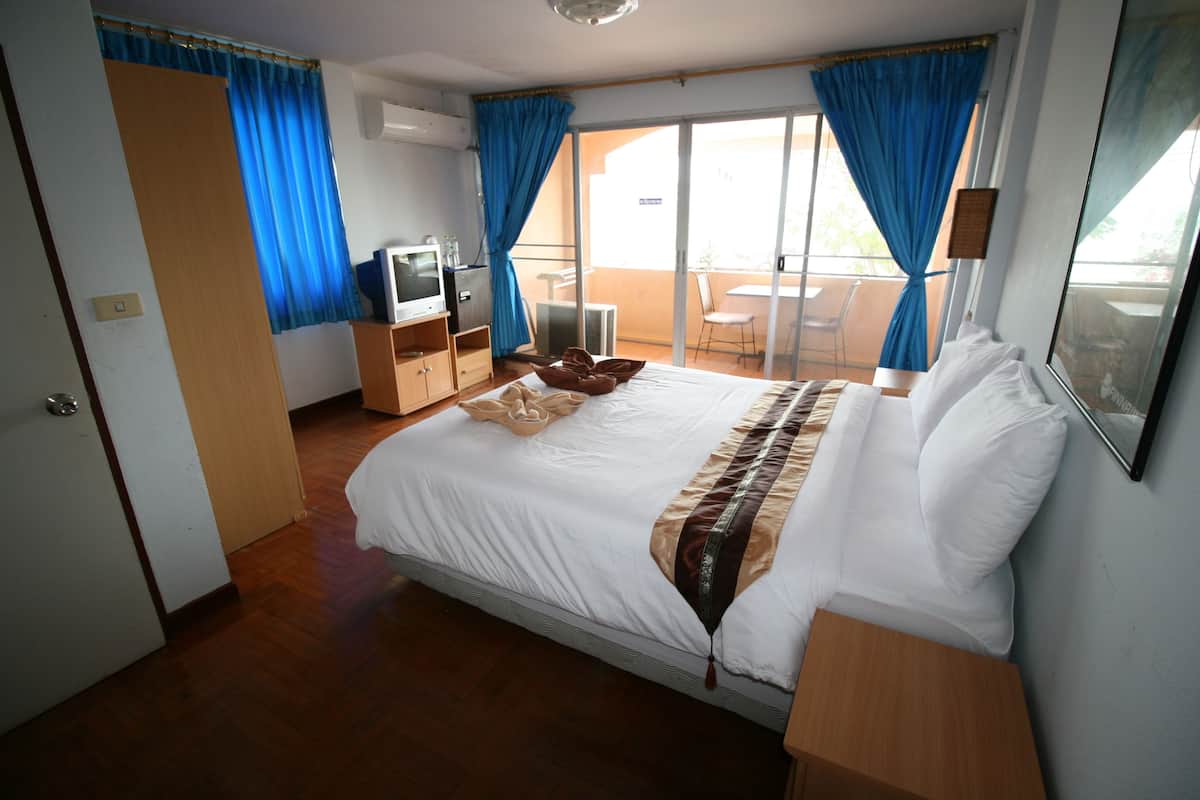 Sea View Double Room | In-room safe, rollaway beds (surcharge), WiFi (free)