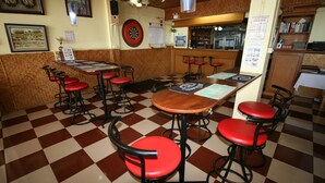 Bar (on property) - Beachfront Hotel Cha am (Cha-am)