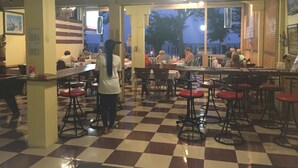 Bar (on property) - Beachfront Hotel Cha am (Cha-am)