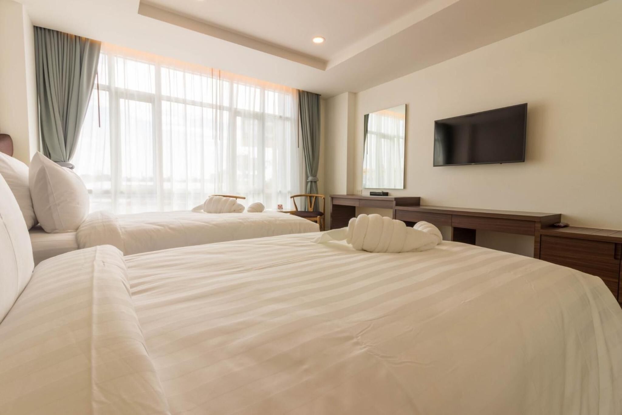 minibar, soundproofing, free wifi