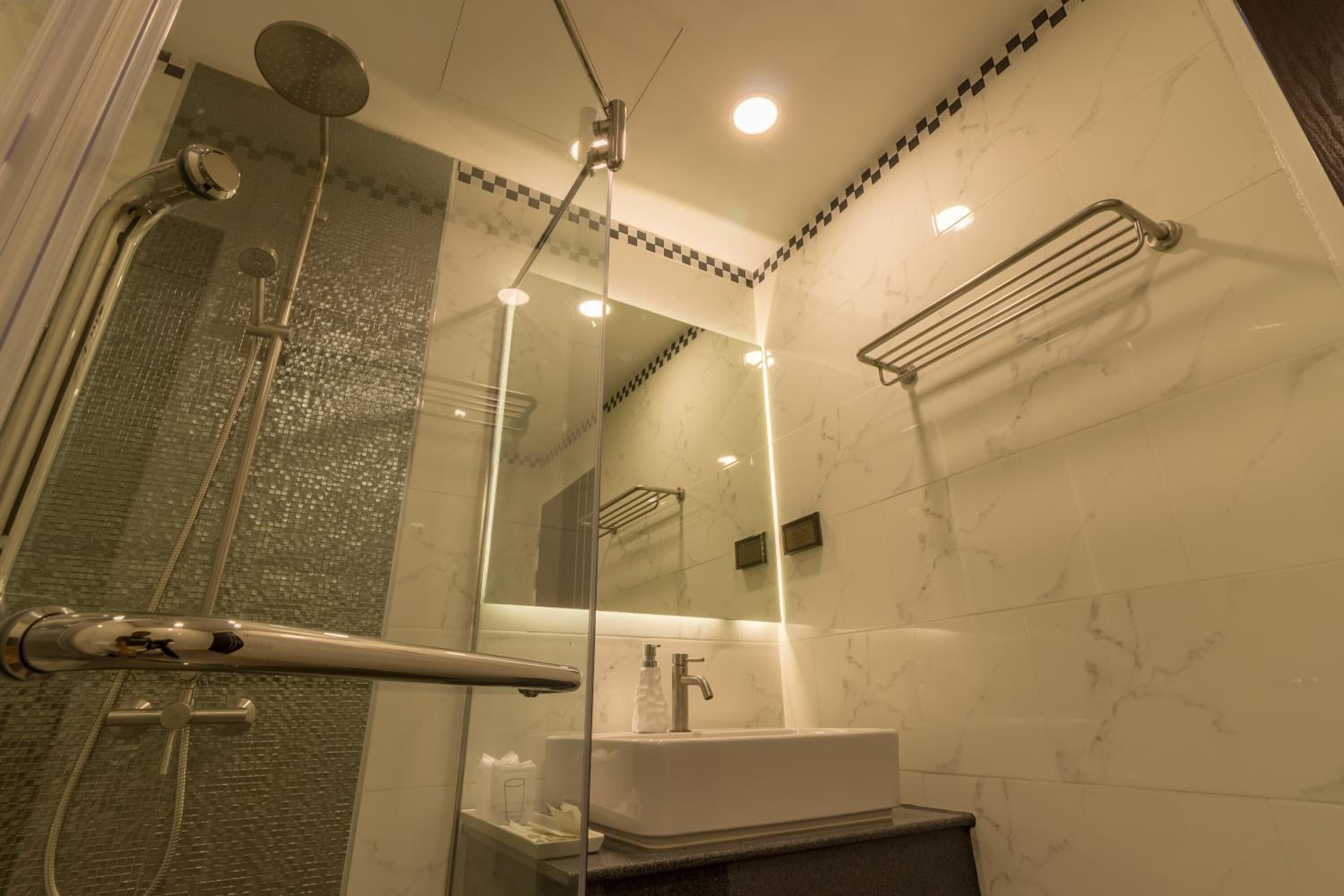 shower, free toiletries, hair dryer, towels