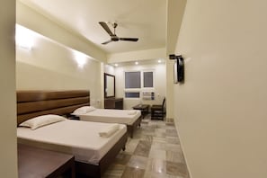 Desk, rollaway beds, free WiFi