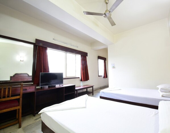 Desk, rollaway beds, free WiFi