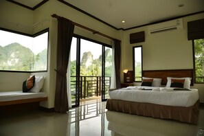 Soundproofing, rollaway beds, free WiFi, bed sheets - Khao Sok Nature Place (Phanom)