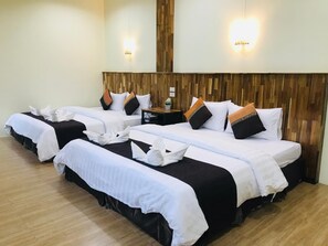 Soundproofing, rollaway beds, free WiFi, bed sheets - Khao Sok Nature Place (Phanom)