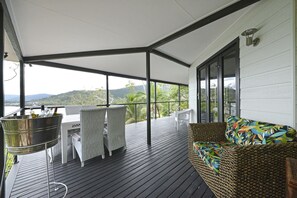 House, 4 Bedrooms | Terrace/patio