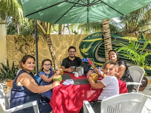 Tägliches inbegriffenes kontinentales Frühstück