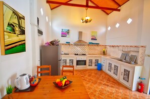 Romantic Villa | Private kitchen | Full-size fridge, microwave, stovetop, coffee/tea maker
