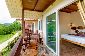 Habitación Deluxe con 1 cama doble o 2 individuales | Cortinas opacas, sistema de insonorización, wifi gratis y ropa de cama