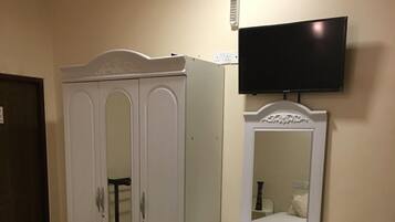 セーフティボックス (室内)、デスク、アイロン / アイロン台、可動式ベッド