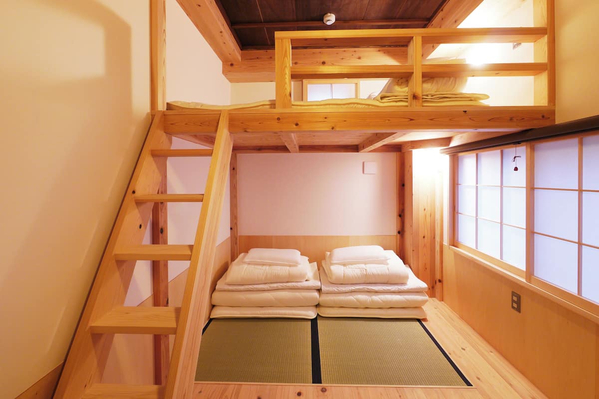 Japanese Room + 2 Bunker Beds with Private Shower Room | Gratis wifi