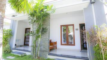 Habitación doble Deluxe, vista al jardín | Ropa de cama de alta calidad, escritorio, insonorización y wifi gratis