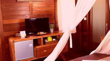 Deluxe Bungalow, 1 Bedroom, Garden View | Premium bedding, desk, soundproofing, free WiFi