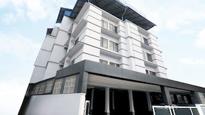 A multi-story building with a flat roof and a covered entrance. - Shalom Residency (Kanayannur)