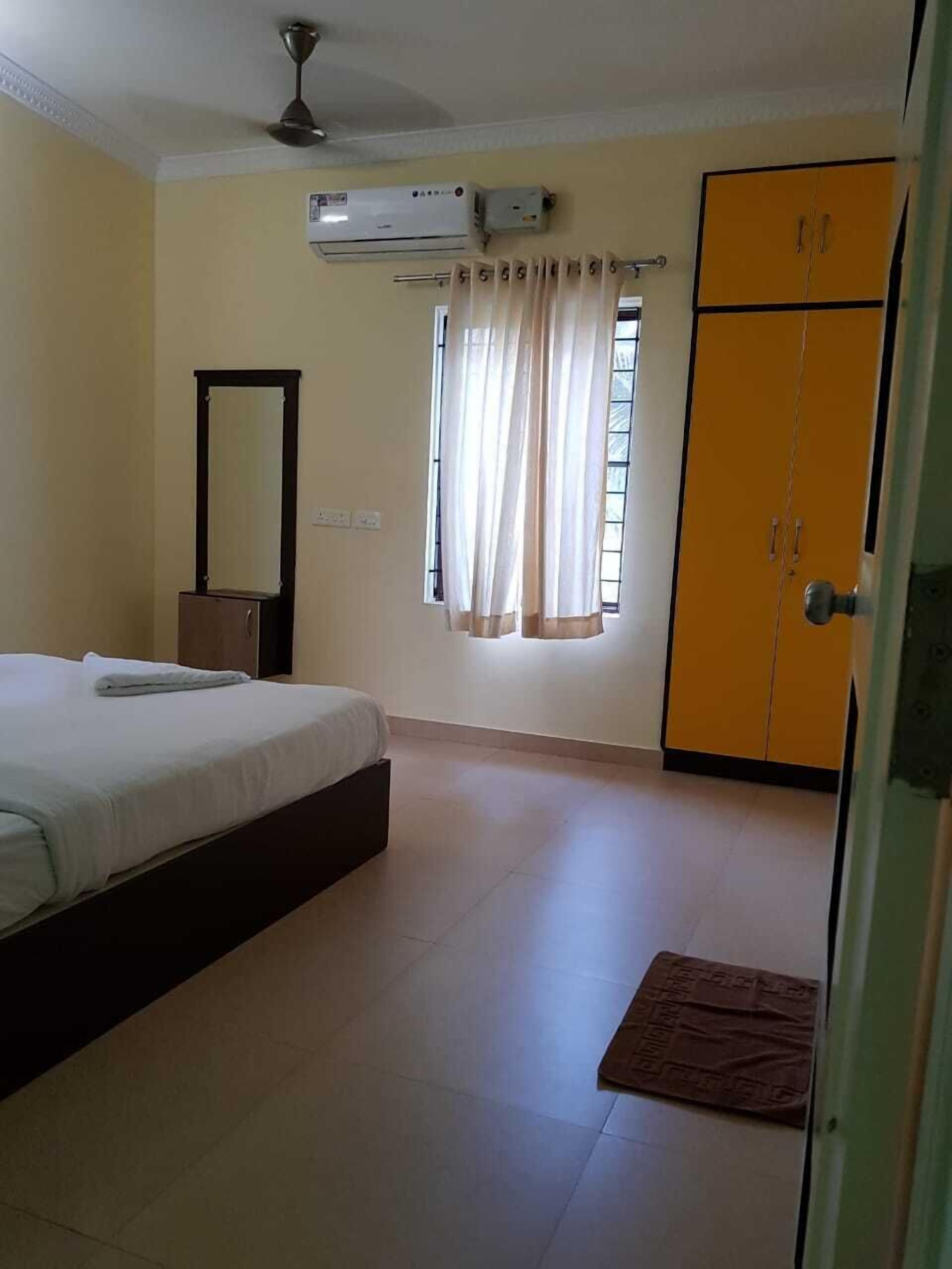 1 bedroom, premium bedding, individually furnished, desk