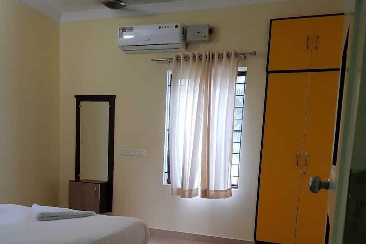 Family Double Room, 1 Queen Bed, Corner | 1 bedroom, premium bedding, desk, laptop workspace