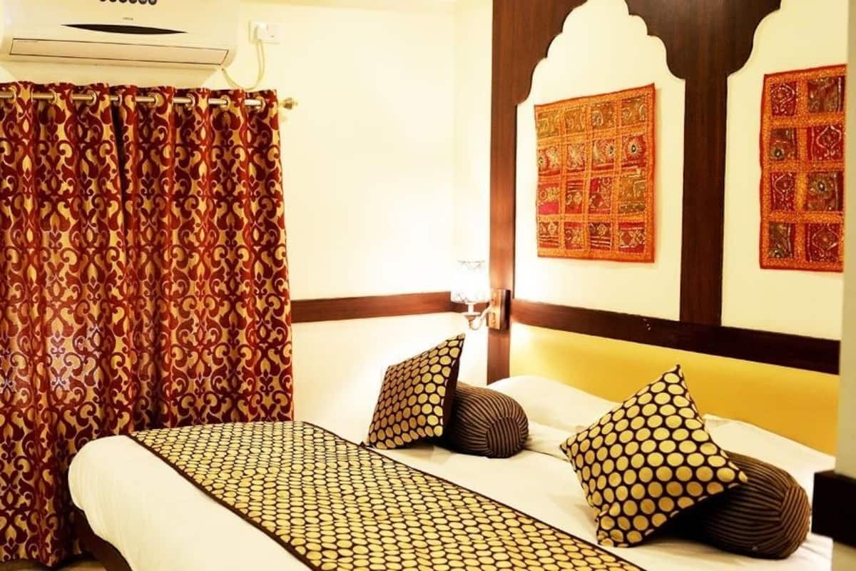 Double Room (Courtyard Facing) | Desk, iron/ironing board, free WiFi