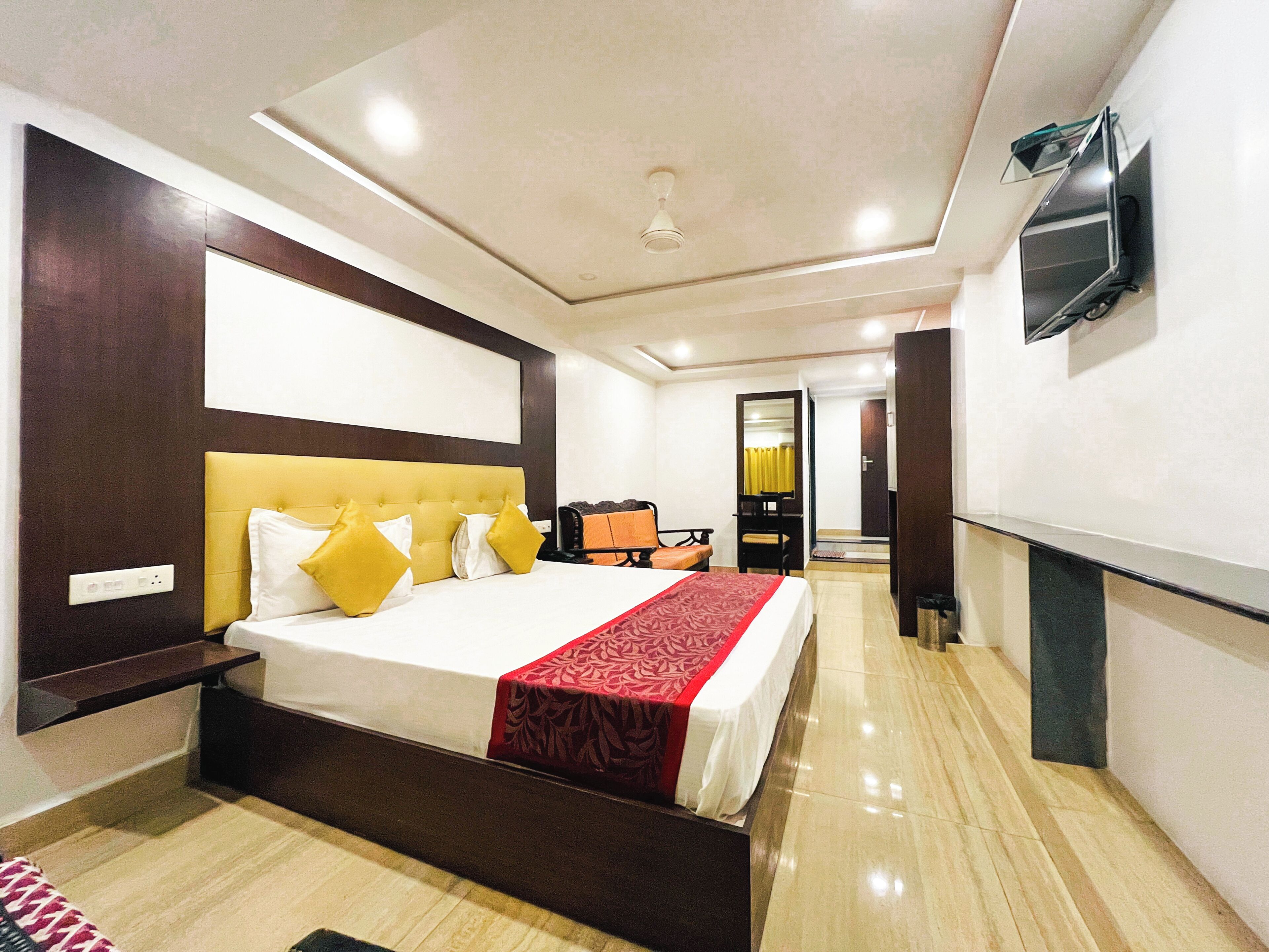 Desk, free WiFi, bed sheets
