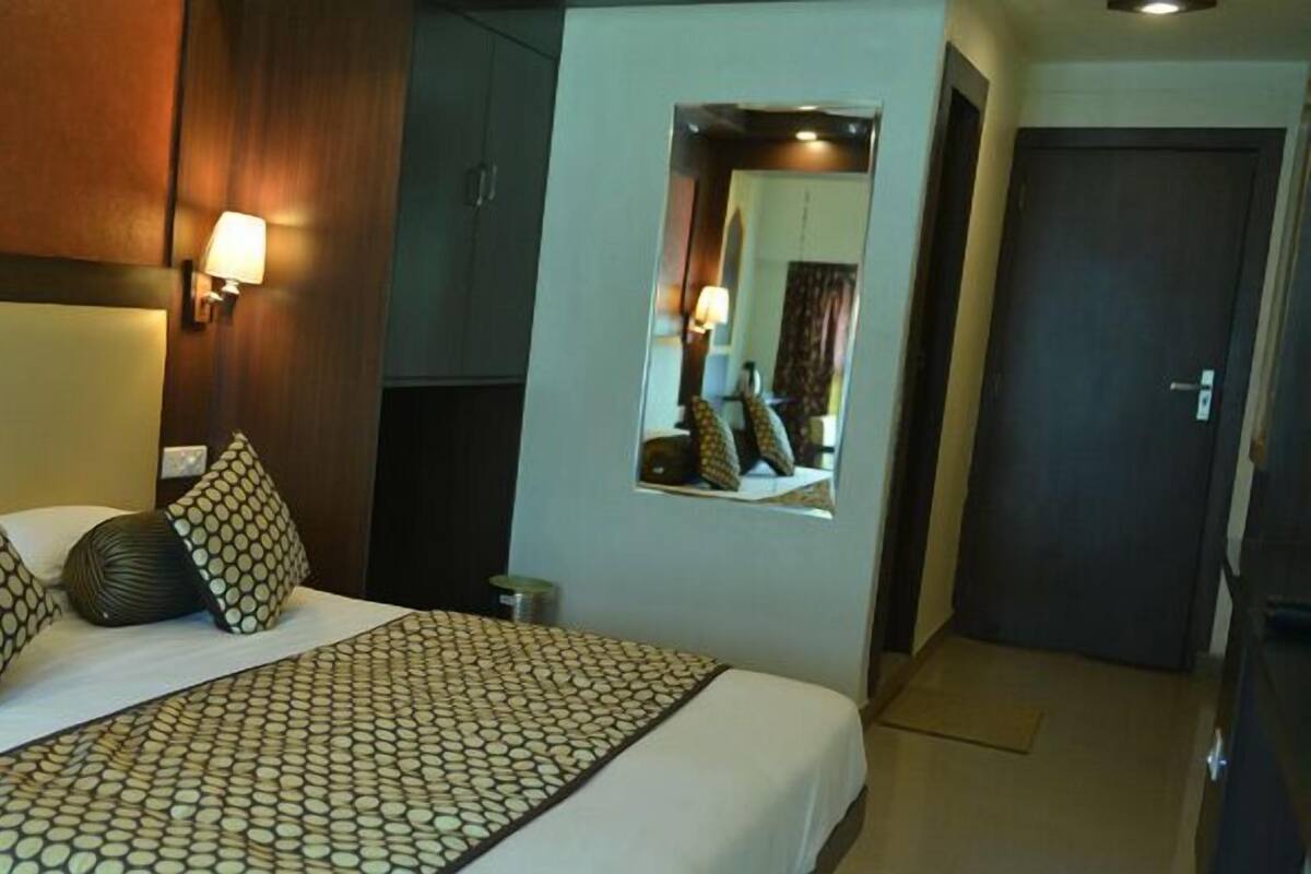 Double Room (Station Facing) | Desk, iron/ironing board, free WiFi