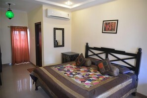 Quarto real | Escrivaninha, Wi-Fi de cortesia, roupa de cama