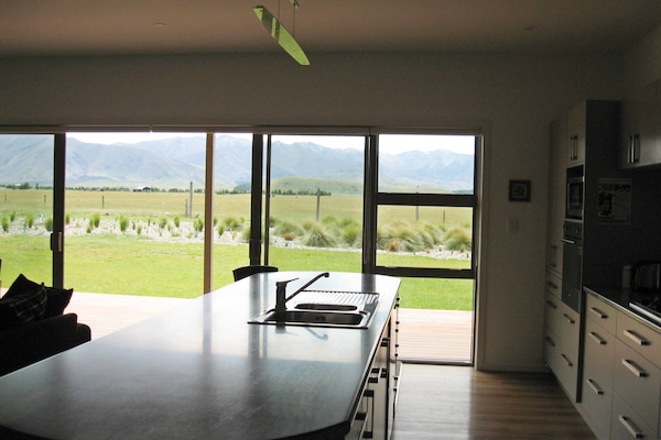 House, 3 Bedrooms | In-room dining