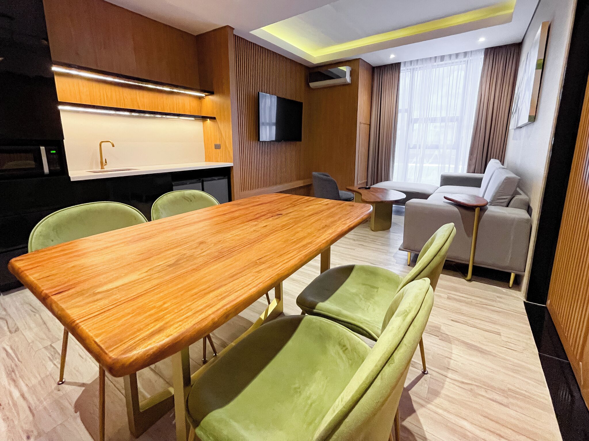 presidential suite, city view | living area | flat-screen tv