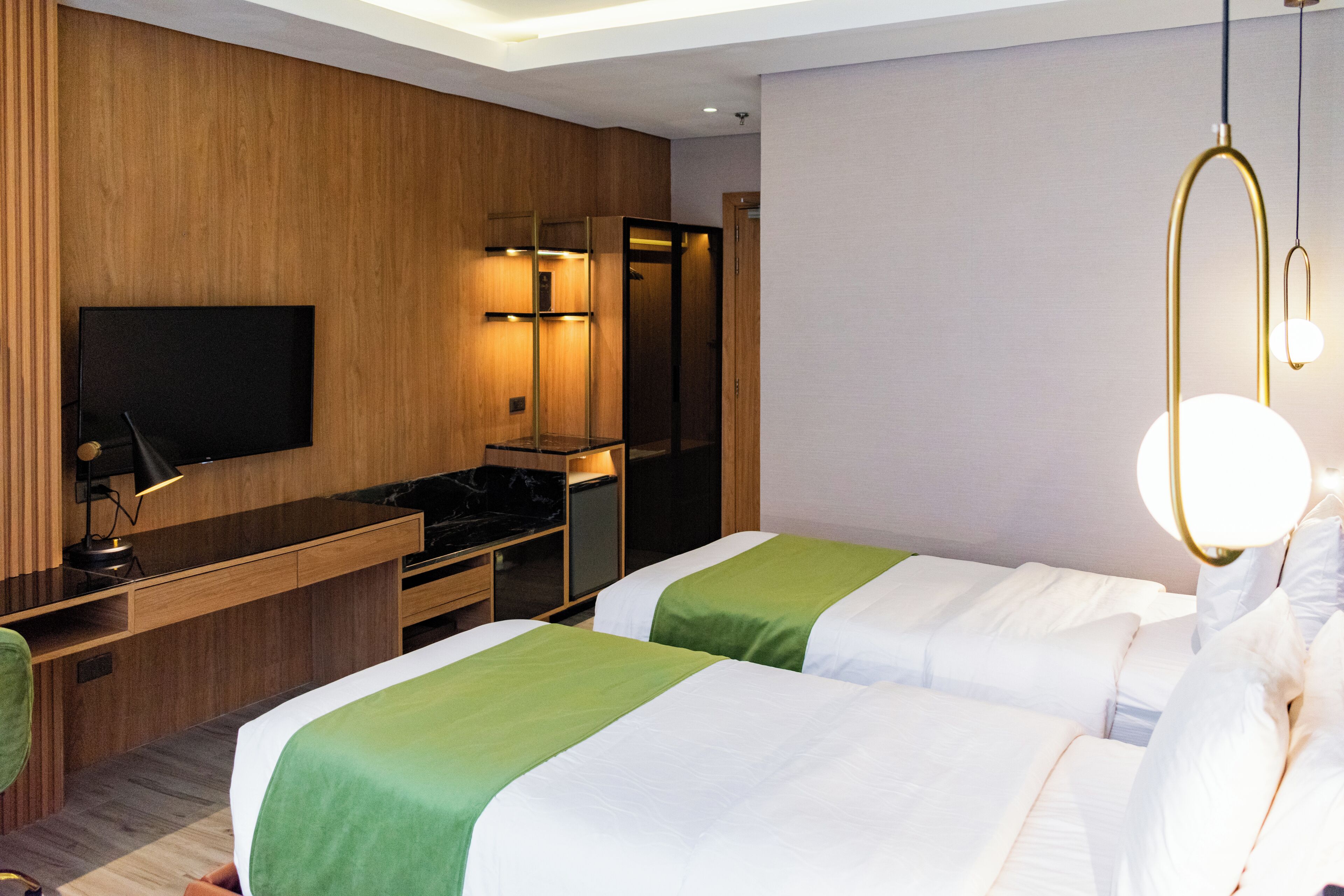 standard room, 2 single beds | minibar, in-room safe, iron/ironing board, free wifi