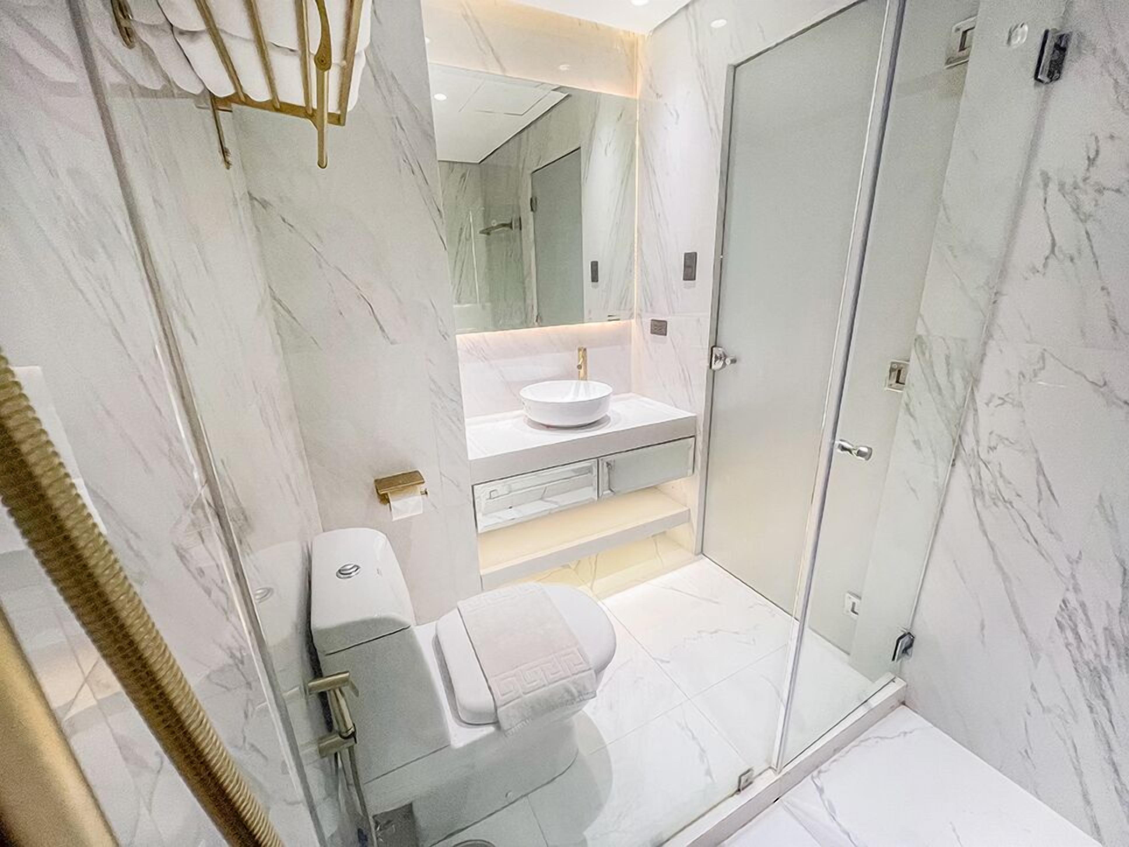 signature suite, 1 king bed, city view | bathroom | free toiletries, slippers, bidet, towels