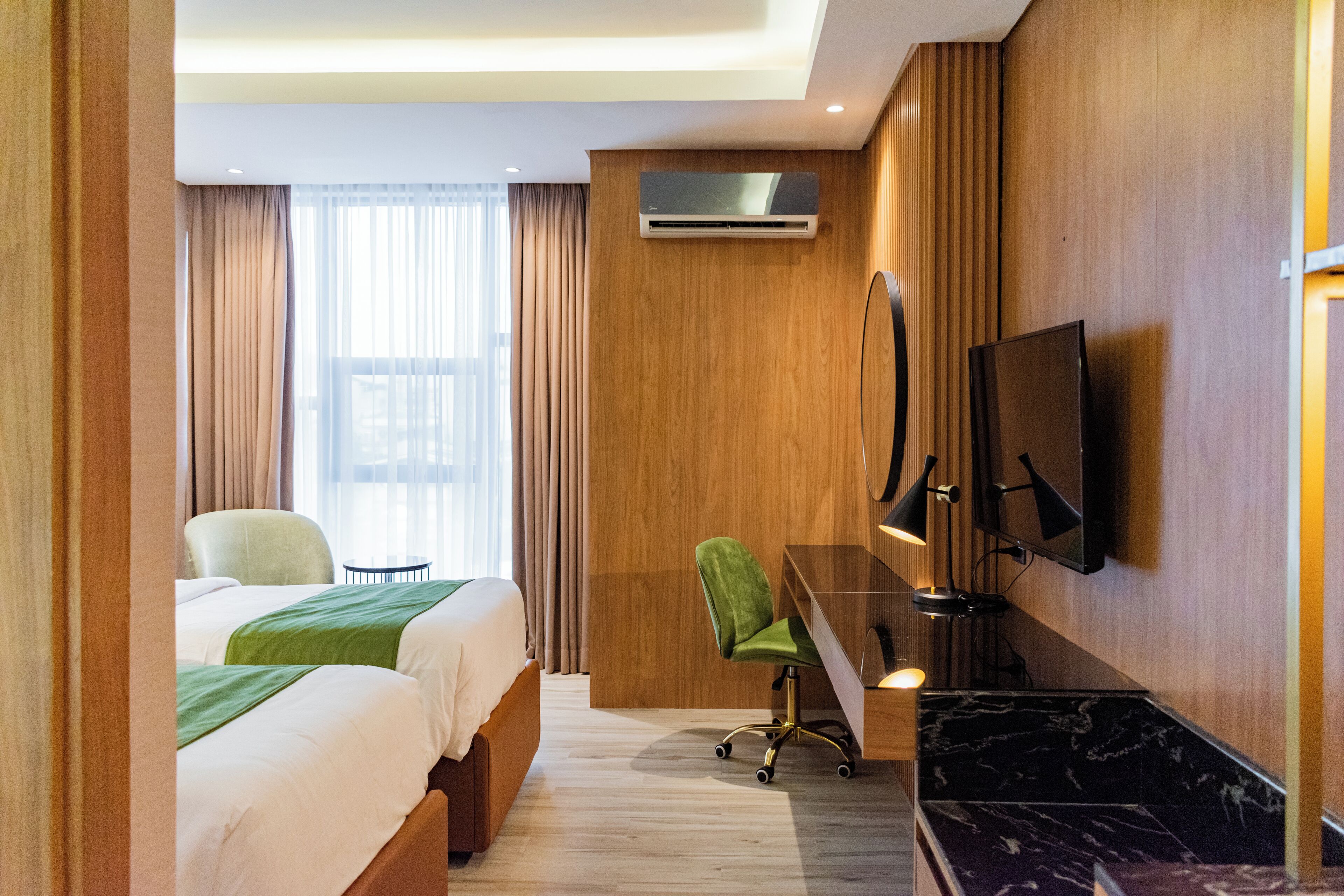 standard room, 2 single beds | minibar, in-room safe, iron/ironing board, free wifi