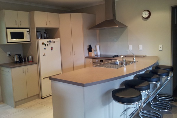 House, 4 Bedrooms | Private kitchen