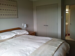 4 chambres, literie de qualité supérieure, fer et planche à repasser